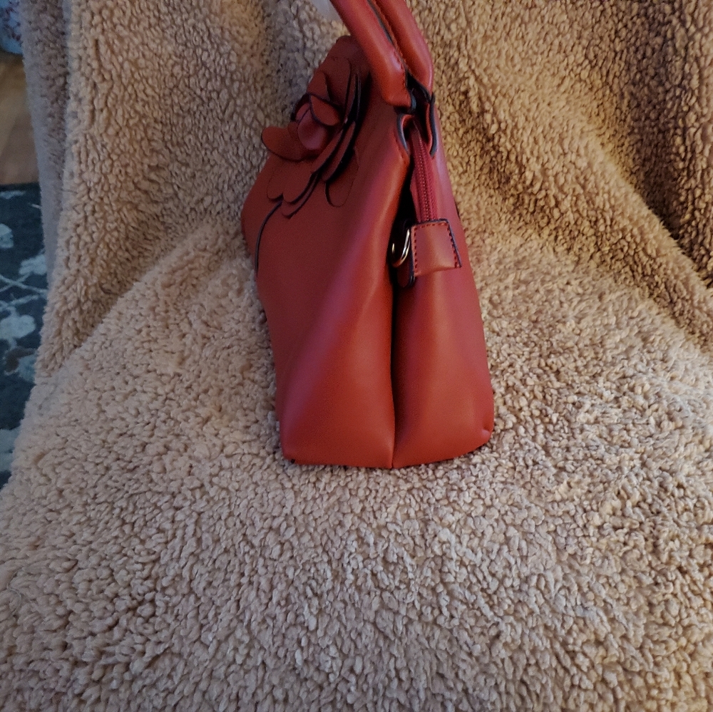Red Purse - Picture 2 of 6